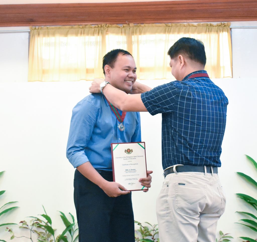 PhD in Education (Major in Physics Education) graduate Billy A. Danday receives recognition for leading the A.Y. 2017–2018 UPOU FEd graduates. Mr. Danday is also the sole Dean’s Lister among his fellow UPOU FEd graduates.